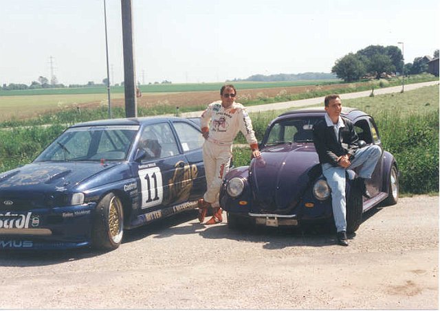 brothers1.jpg - Brezel violett mit Ford Escort Cosworth (1995)