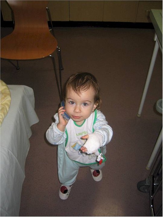 IMG54.jpg - Johanna mit 17 Monaten im Krankenhaus
