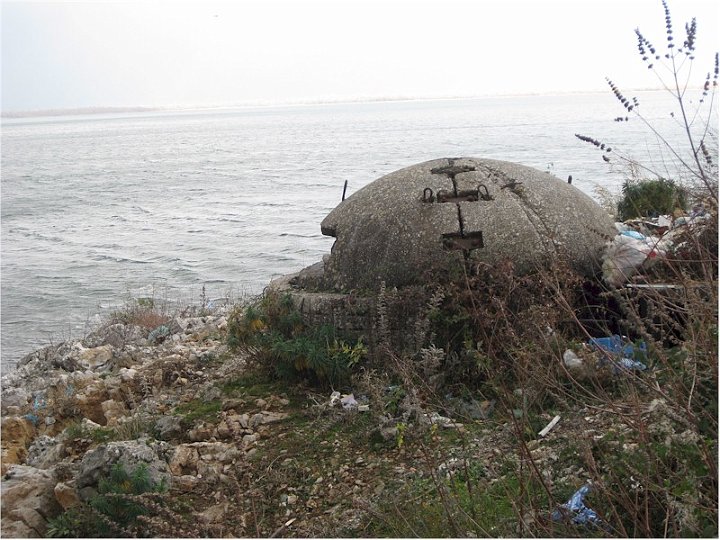U_ASH13.jpg - Bunker in Albanien